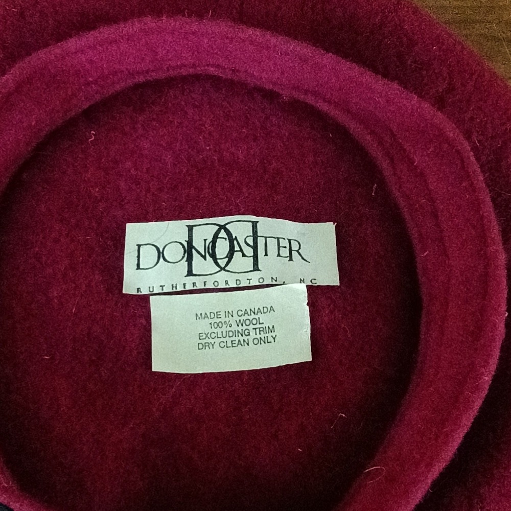 Doncaster Womens One Size Wool Beret Burgundy Gray Hat French Chic Cozy Warm - Picture 7 of 8